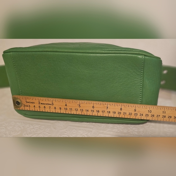 Free People Arm Candy Bag Cut Grass Shoulder Bag Color Green NWT - Picture 12 of 16